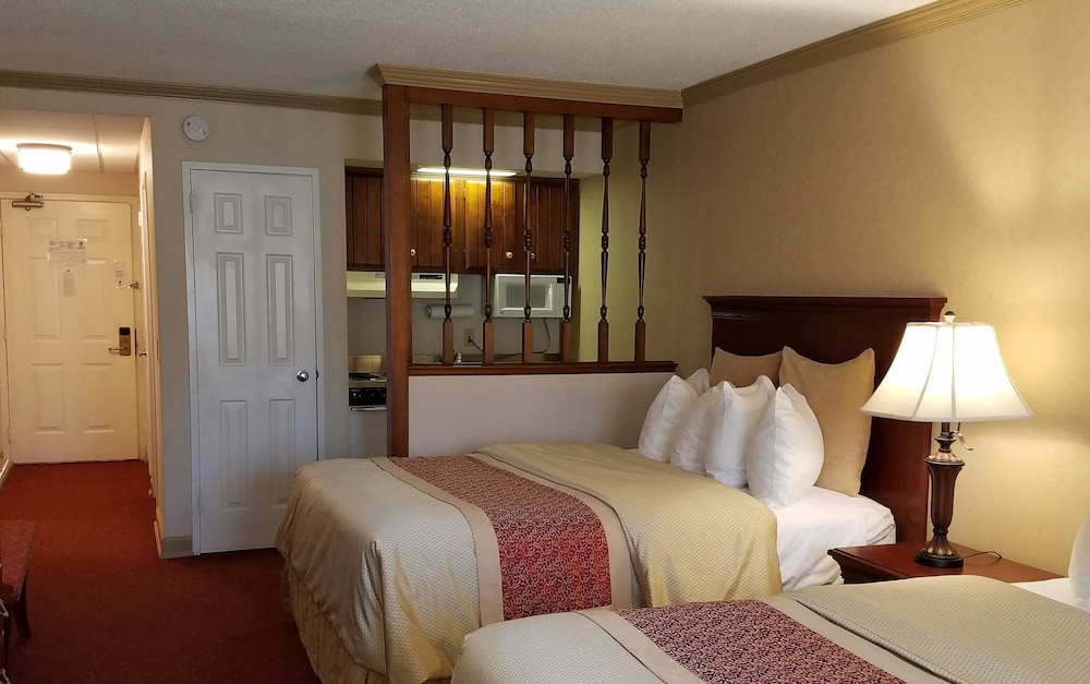 Best Western Plus Morristown Inn 13/40