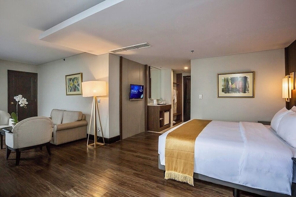 EXECUTIVE, KING BED