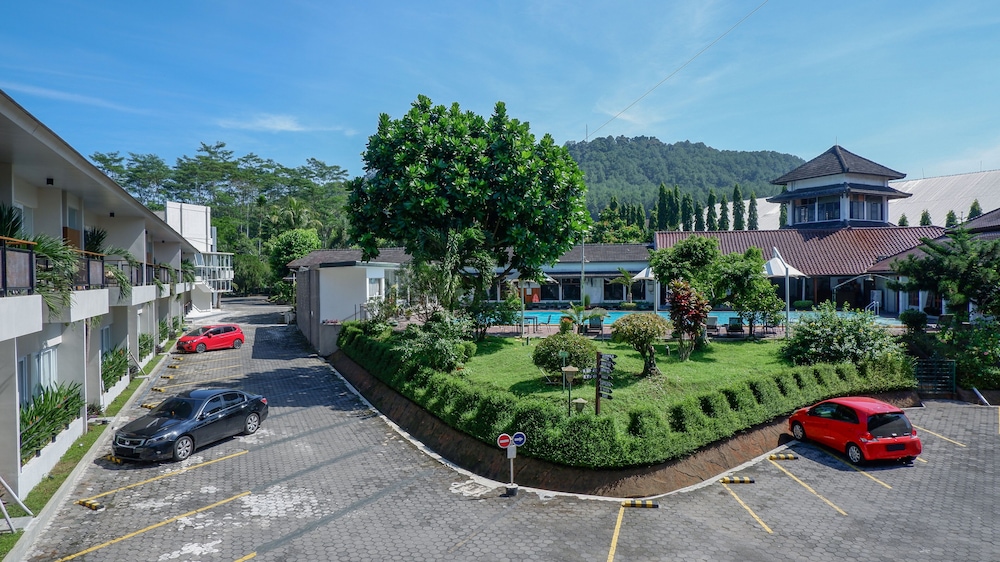 Front One Resort Magelang 39/50