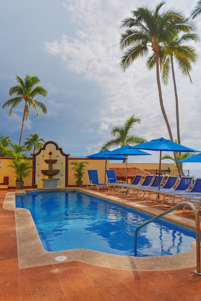 Lindo Mar Resort 7/50