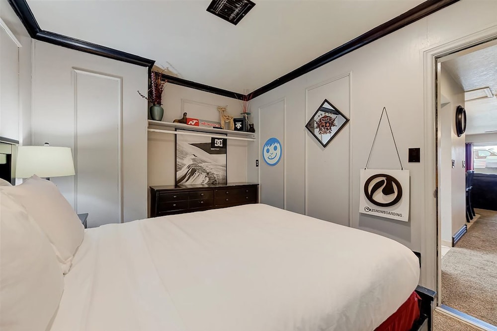 3 BEDROOMS, CONDOMINIUM