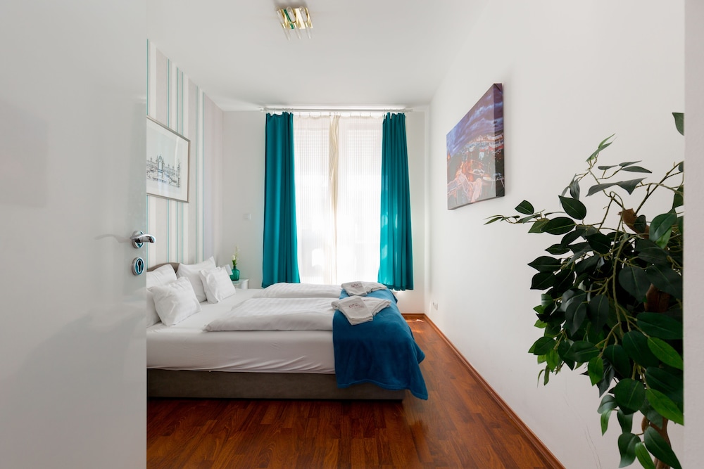SUN RESORT APARTMENTS 22/33