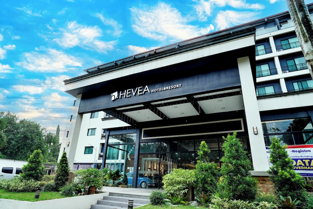 Sunday Hevea Hotel and Resort in ANGELES CITY