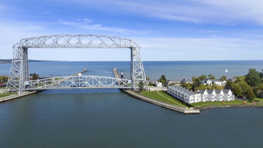 South Pier Inn 41/50