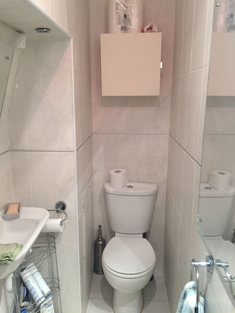 Edgware Bed and Breakfast 26/34