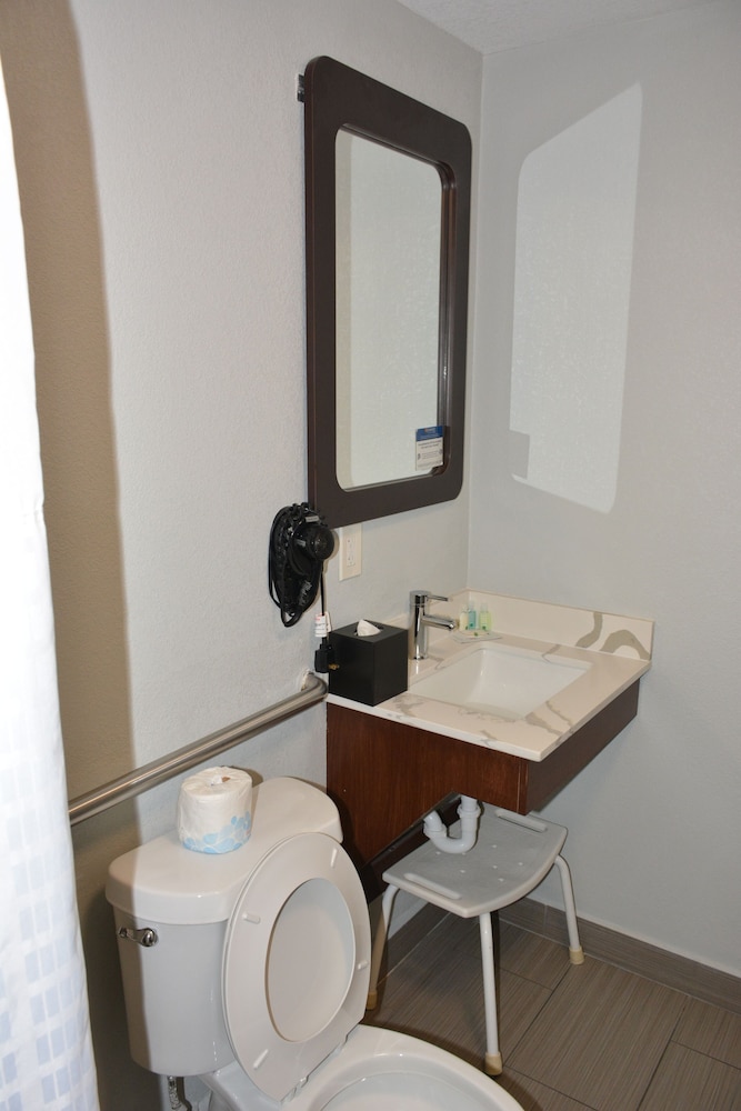 Quality Inn & Suites Kansas City Downtown 48/50