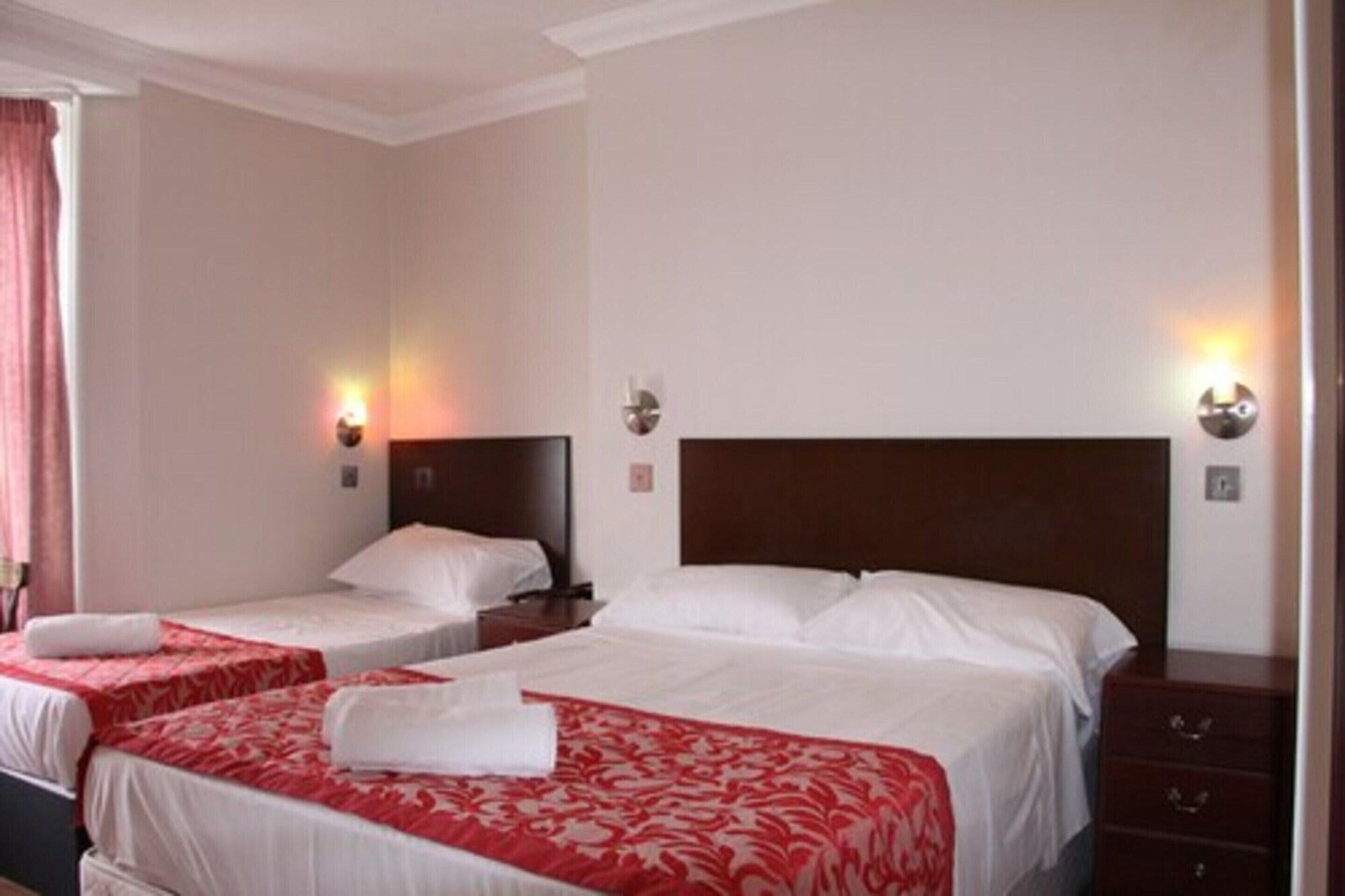 ROOM, TRIPLE