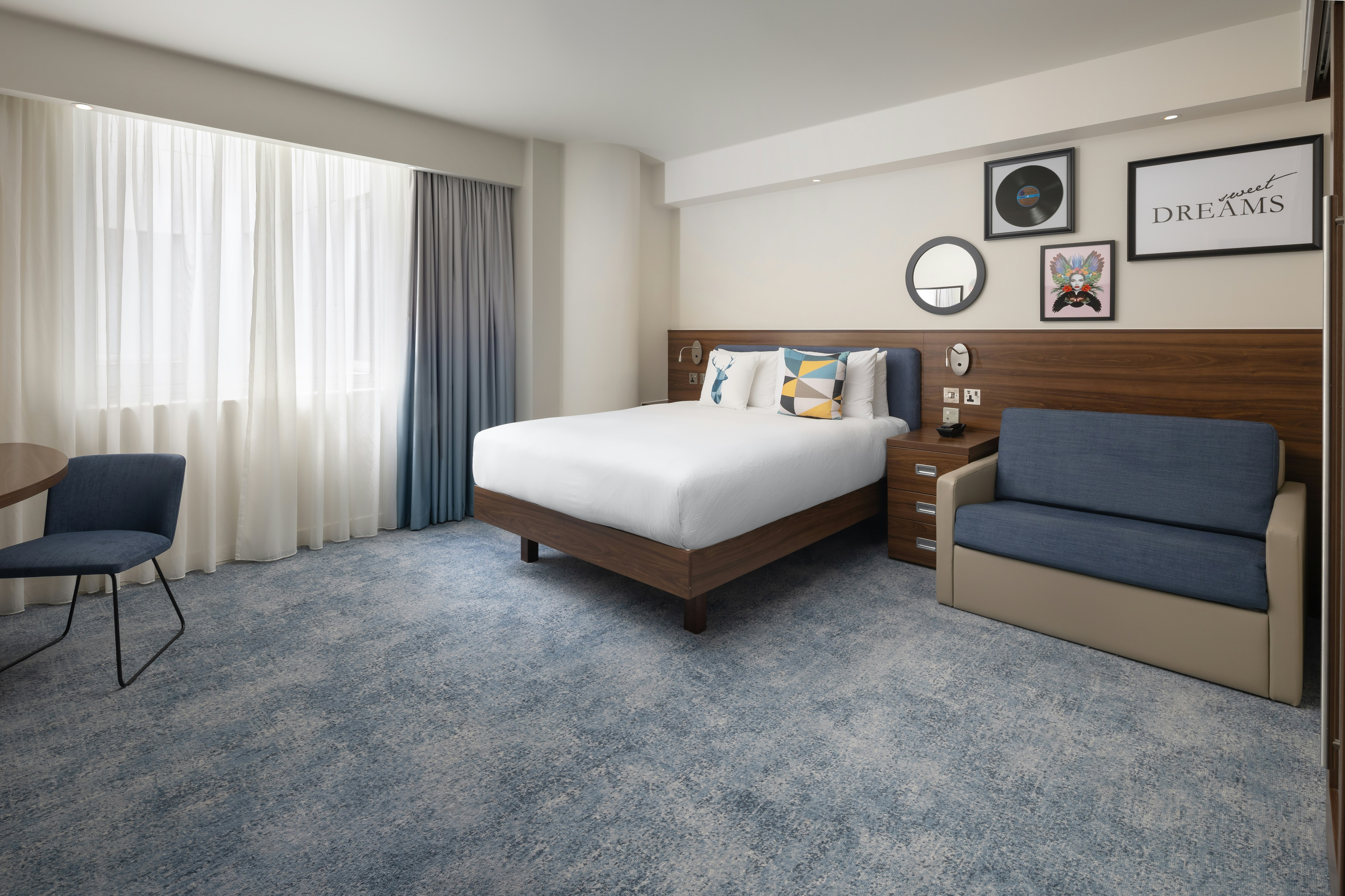 ROOM, QUEEN BED, ACCESSIBLE