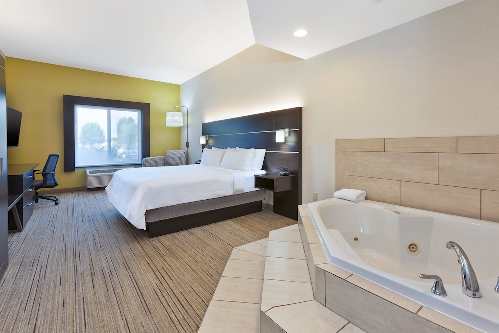 Holiday Inn Express Hotel & Suites Cleveland-Richfield 16/59