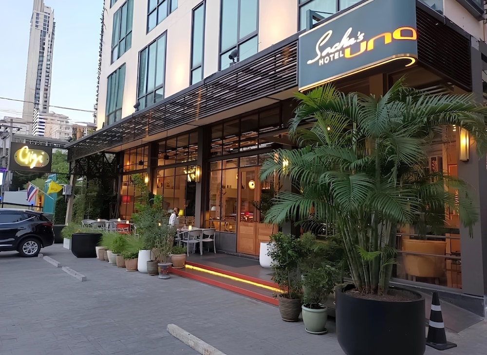 Sacha Hotel Uno 45/50
