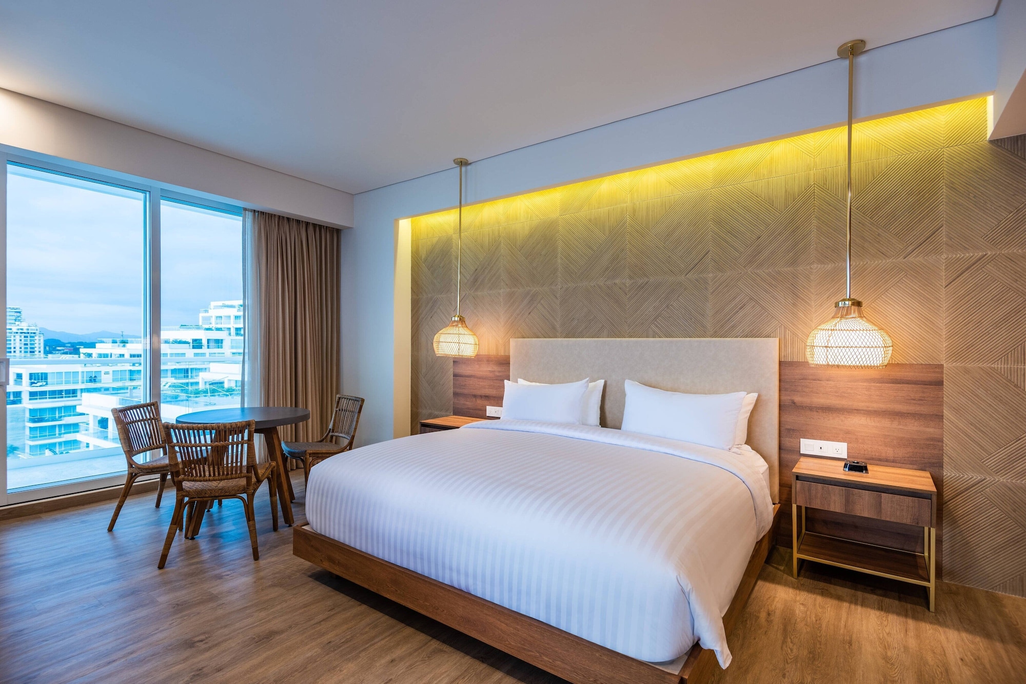 1 Bedroom, Suite, King Bed, Ocean Front, Balcony
