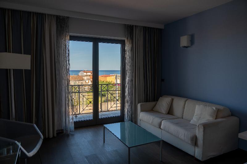Room, Double or Twin Bed