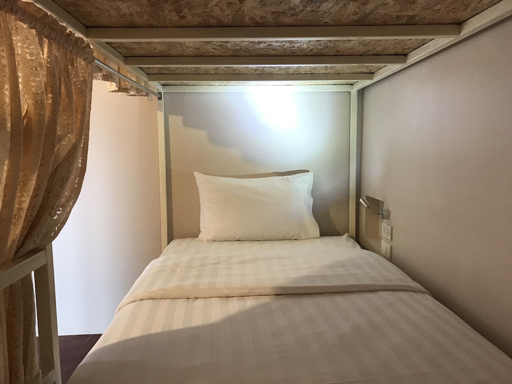 PRIVATE, BUNK BED