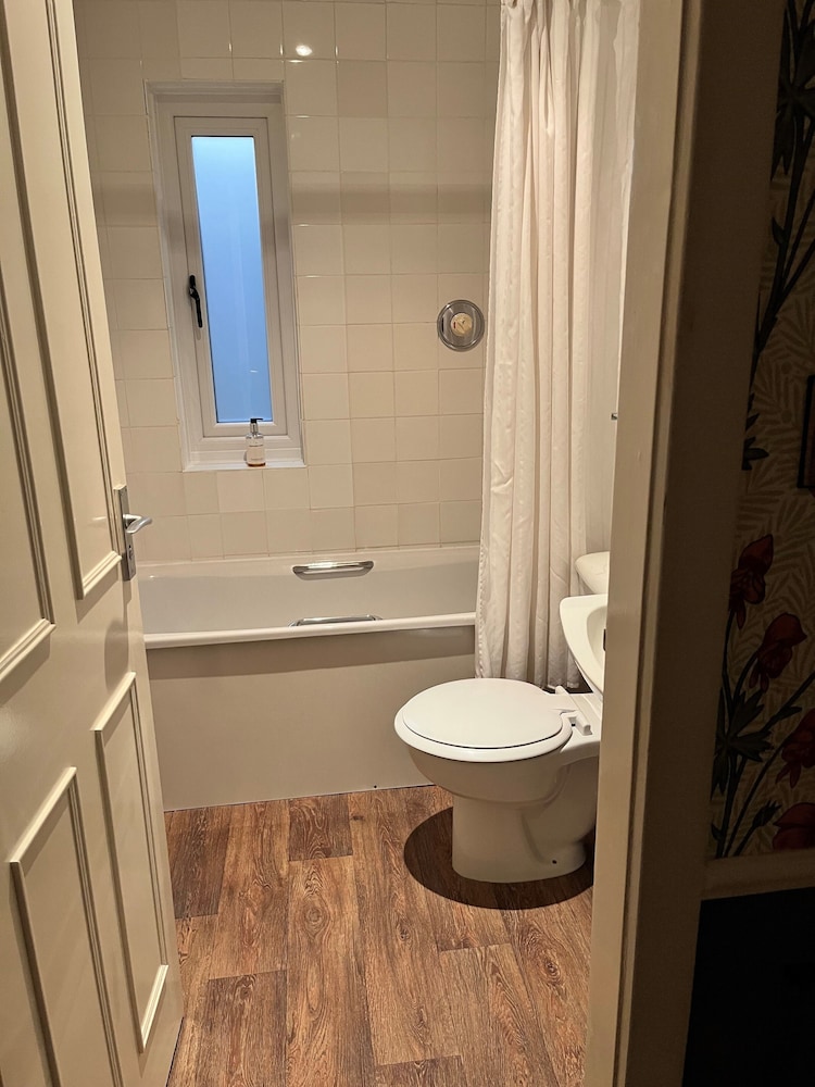 Ramnee Hotel 50/50