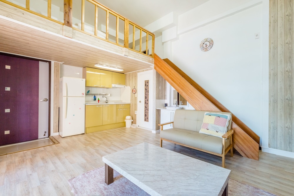 Tongyeong Pungcha Maeul Iris Pension 7/50