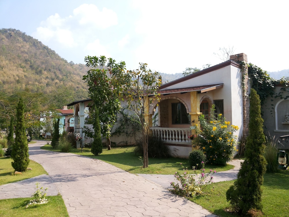 Stamp Hills Resort And Restaurant 65/71