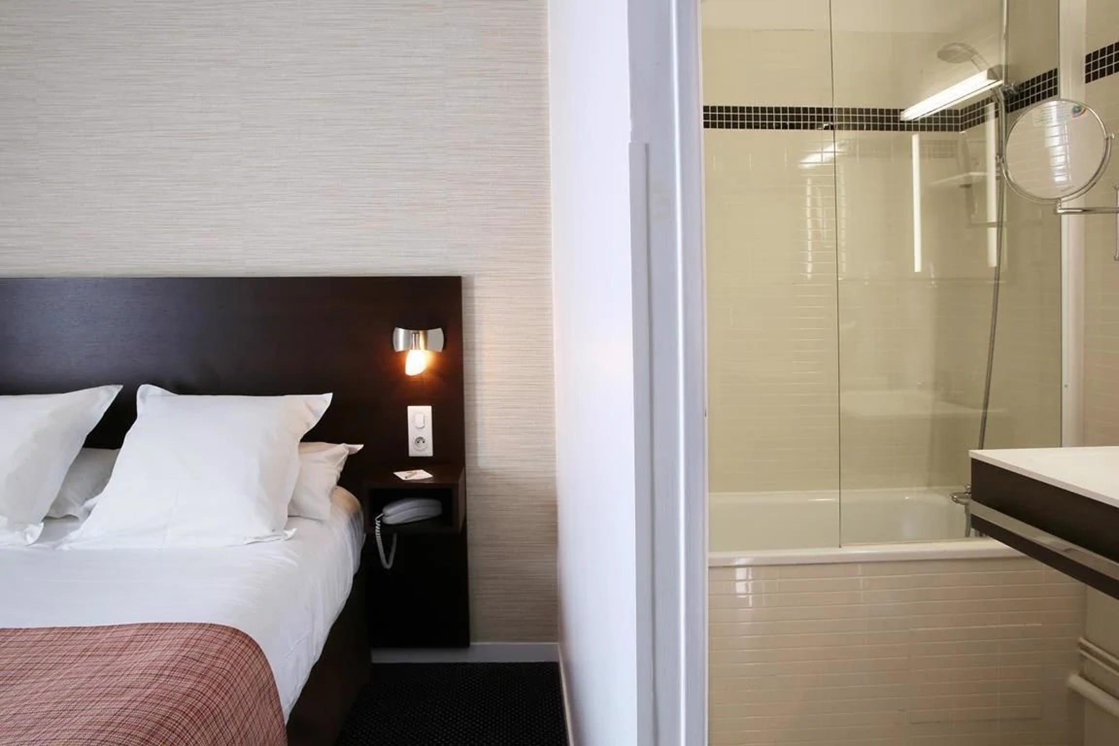 غرفة قياسية بسرير مزدوج، Logis Havvah Hotel Gap 2/2