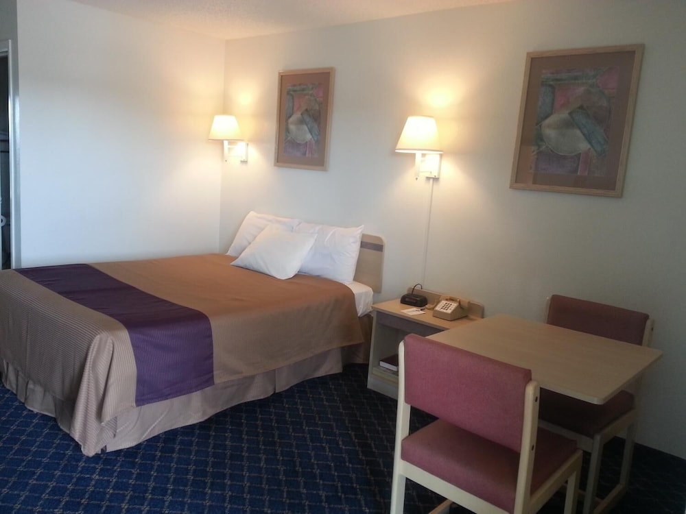 Americas Best Value Inn Lincoln 14/34