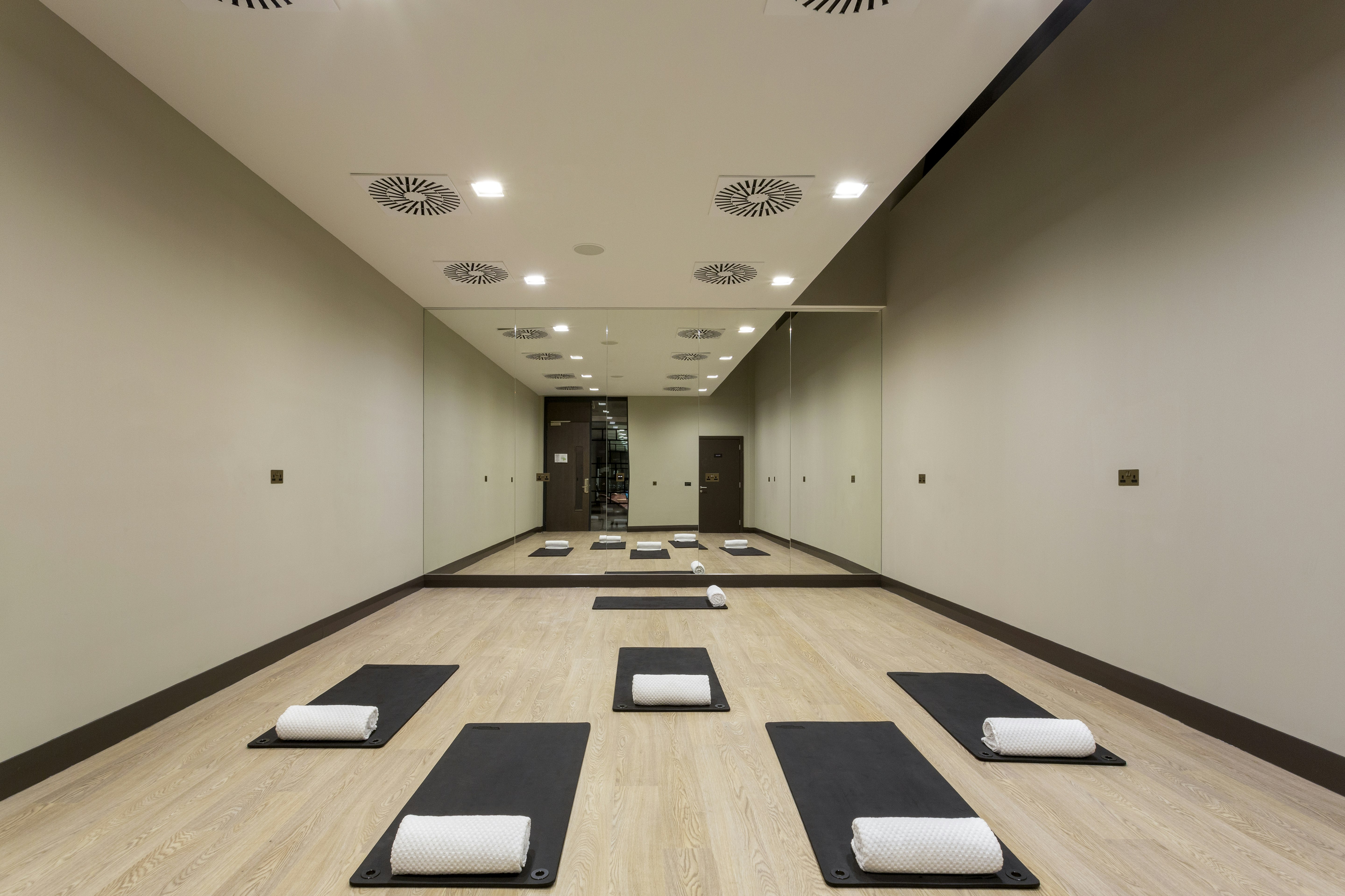Hilton Aberdeen TECA 30/64