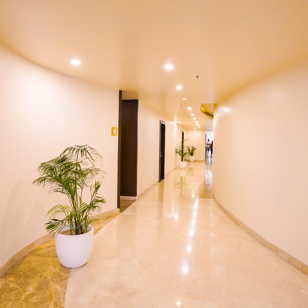 BloomSuites Electronics City (ex. Golden Tulip Hotel Bangalore Electronic City) 7/42