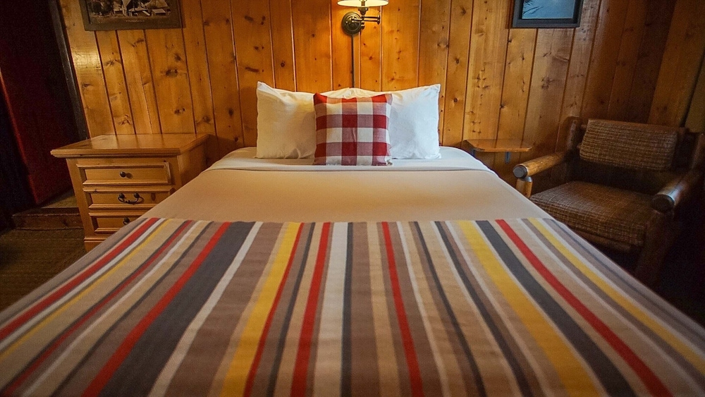Foot of the Mountain Motel 17/71