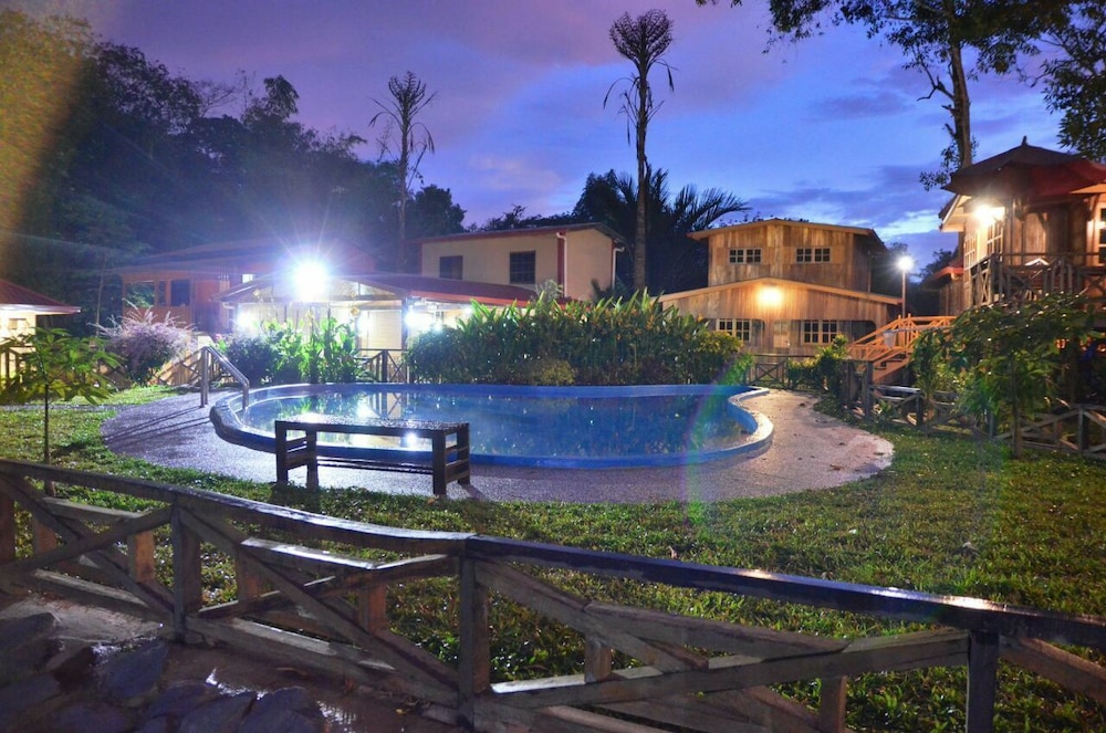 Borneo Tree House 23/25