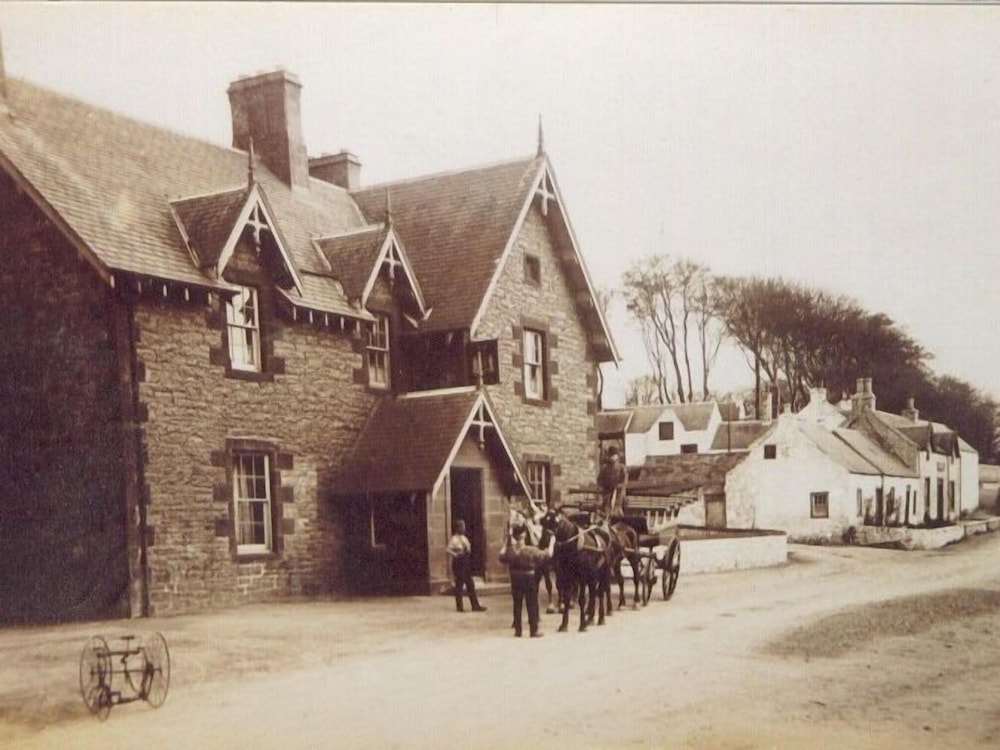 The Hopetoun Arms Hotel 28/32