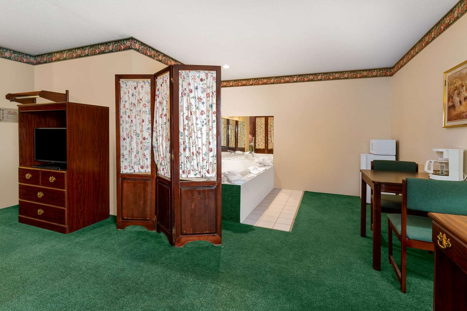Super 8 by Wyndham Reedsburg 25/36