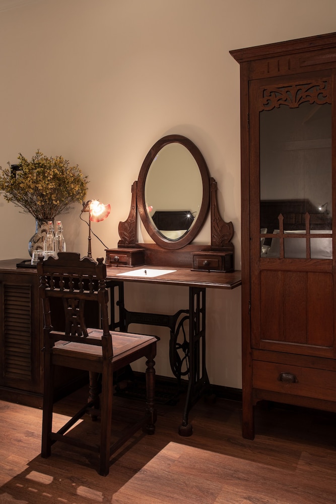 Amanaki Saigon Boutique Hotel 77/80