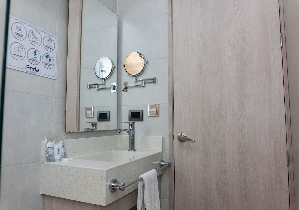 Perla Suite Hotel 4/64