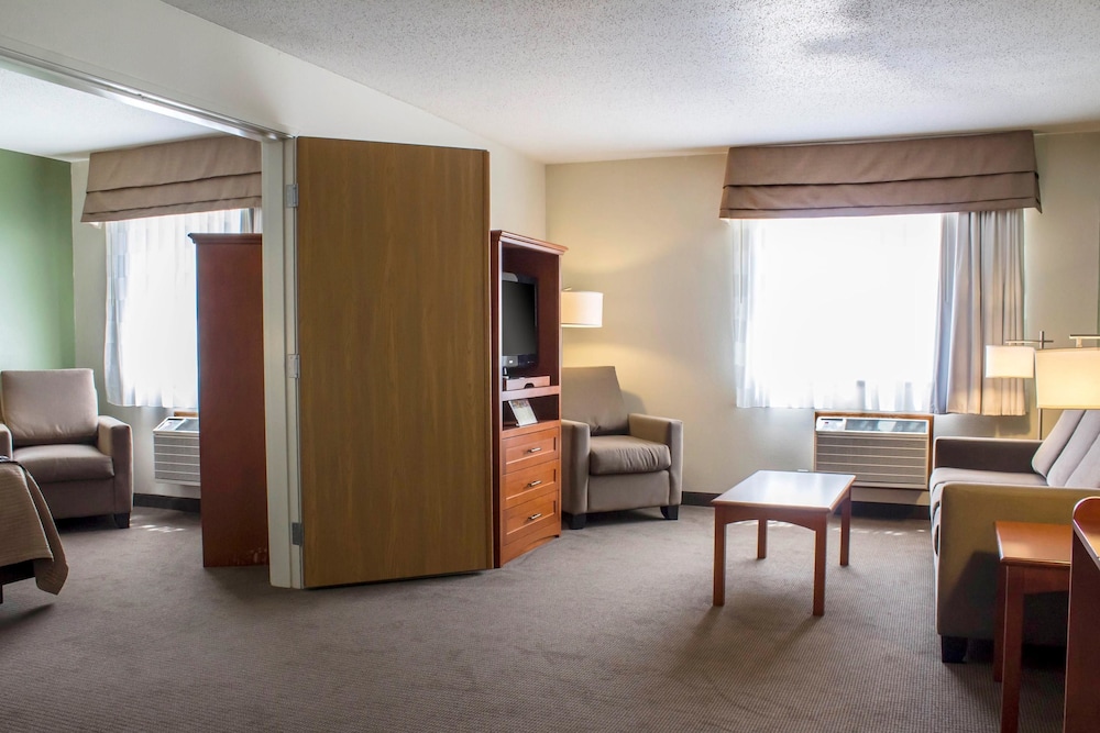 Sleep Inn & Suites Charles City 27/54