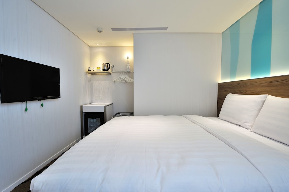GREEN WORLD HOTEL ZHONGHUA 30/80