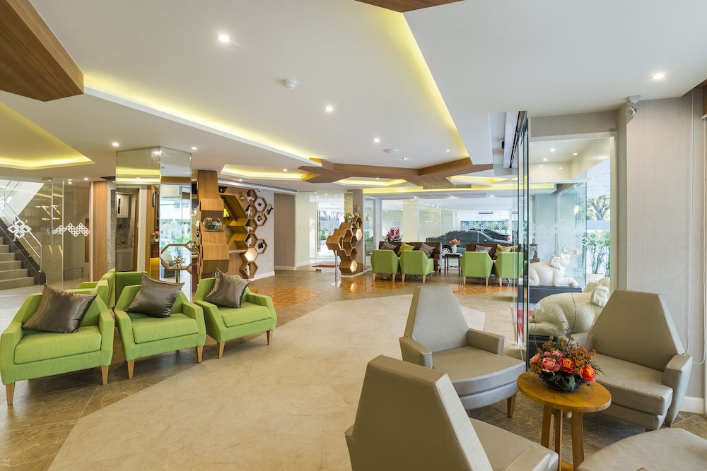 Zircon Hotel 5/53