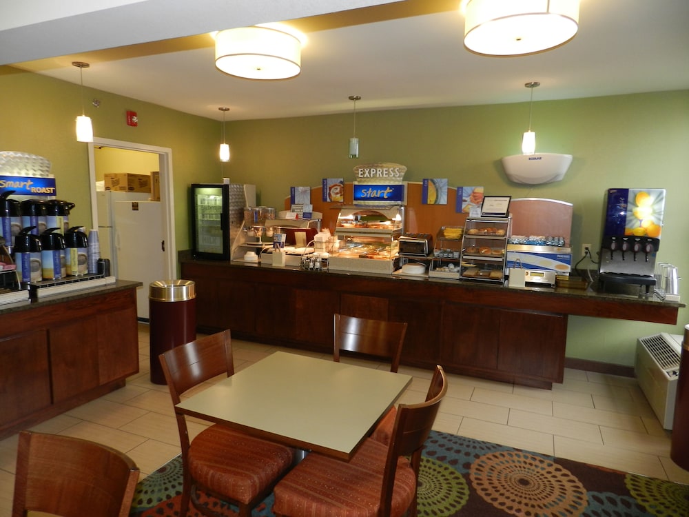Holiday Inn Express Anderson-I-85 Exit 27-Hwy 81 28/34