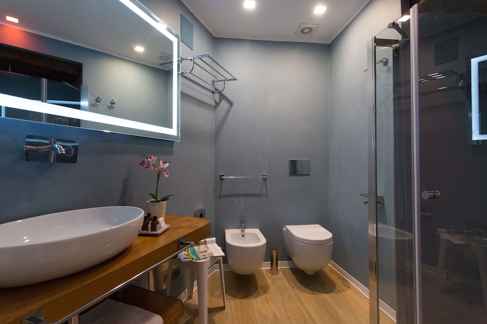 Bellaroto Suite 8/58