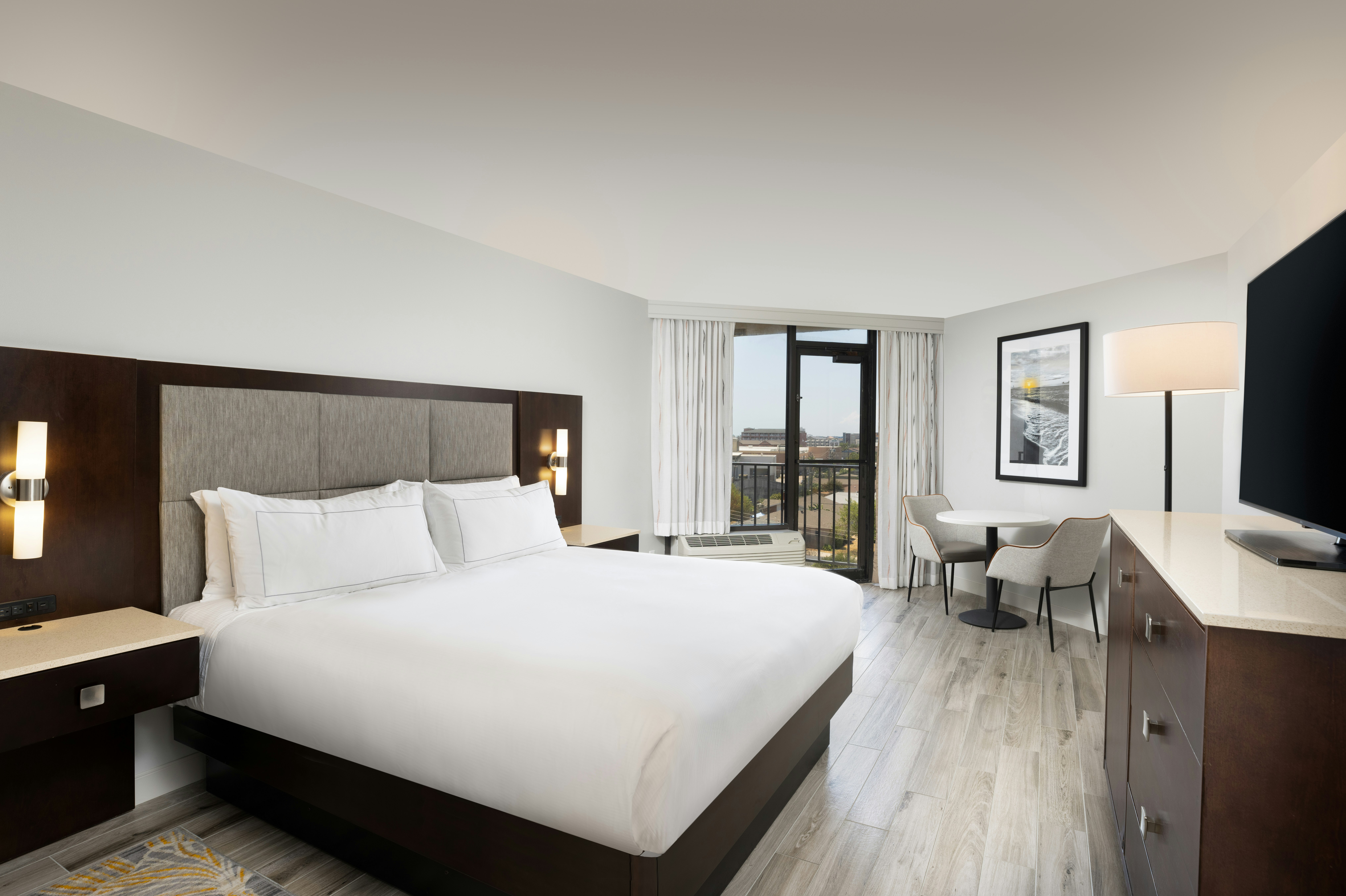 Room, King Bed, Island View