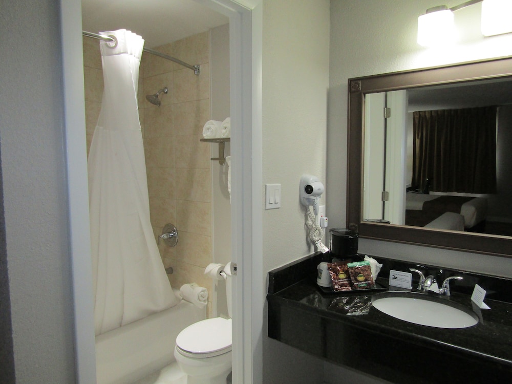 Quality Inn & Suites Kissimmee near Main Gate 12/41