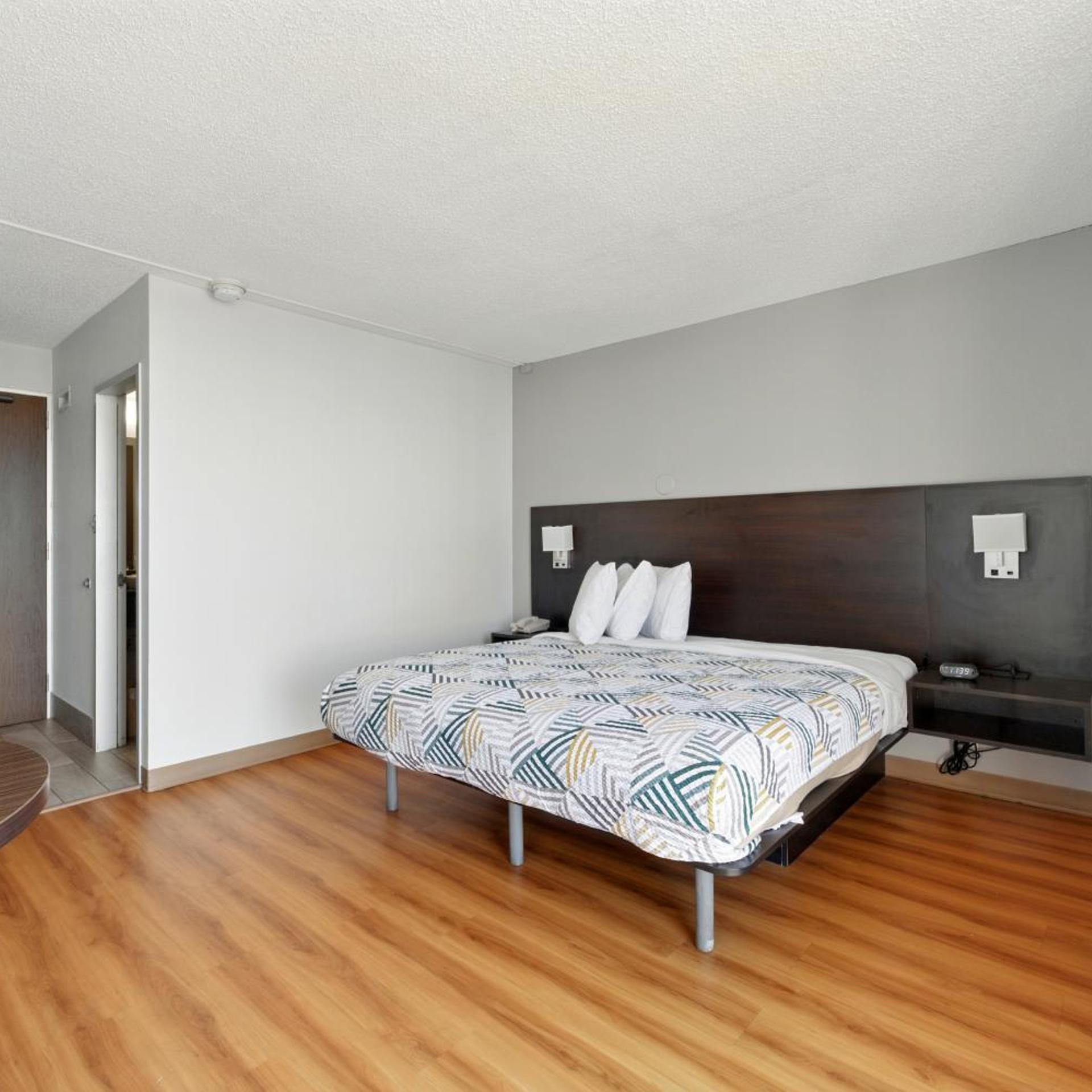 ROOM, KING BED, ACCESSIBLE