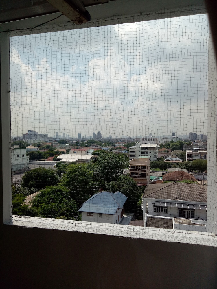 KOMOL RESIDENCE BANGKOK 61/65