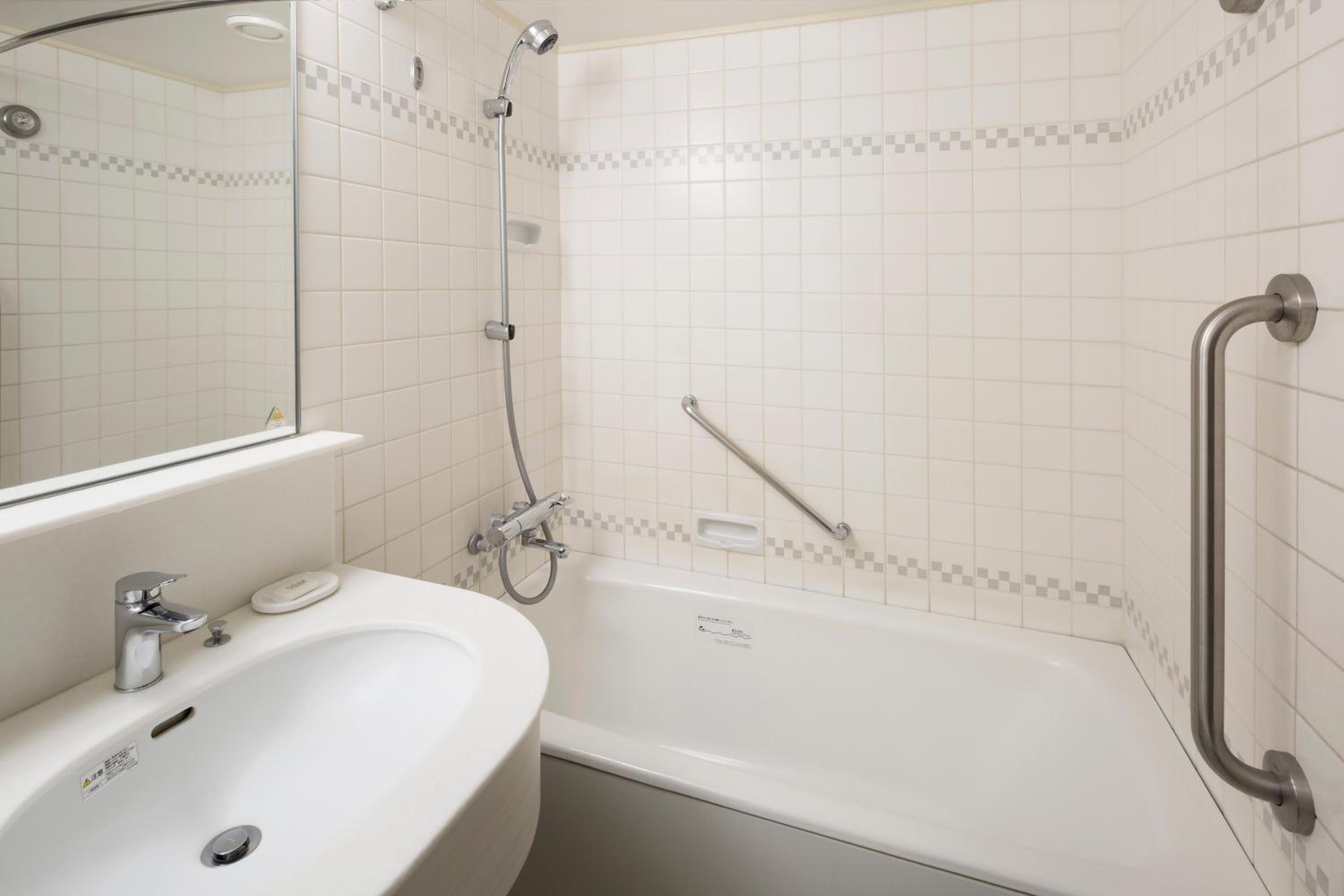 Room, Twin Beds, Main Building, Sapporo Grand Hotel 7/10