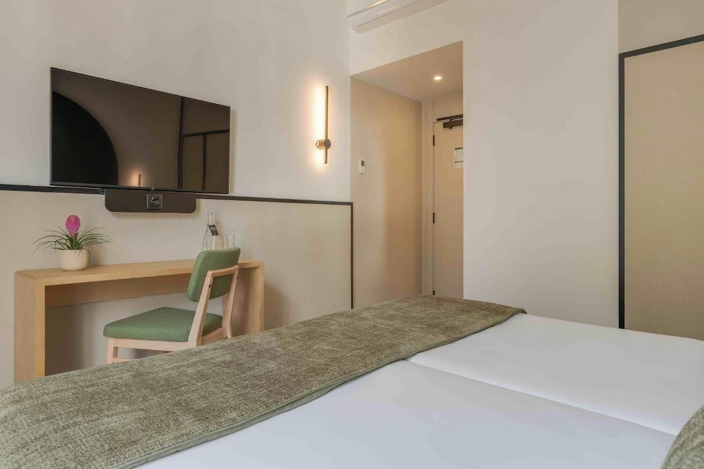 Classic, Twin Beds