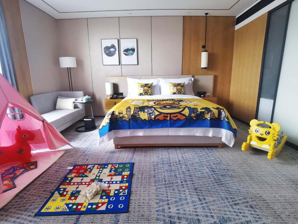 Rezen Longuu Hotel (Zhaoqing Qixingyan scenic spot store) 37/48