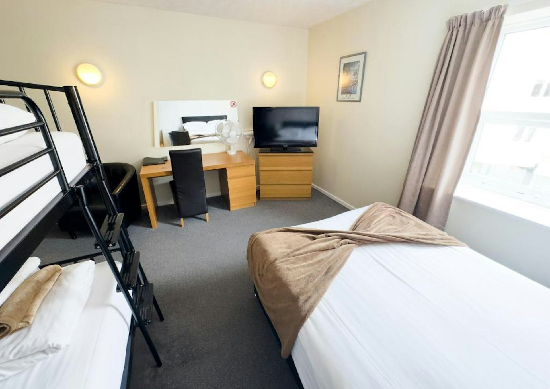 Oaklands Hotel 6/40
