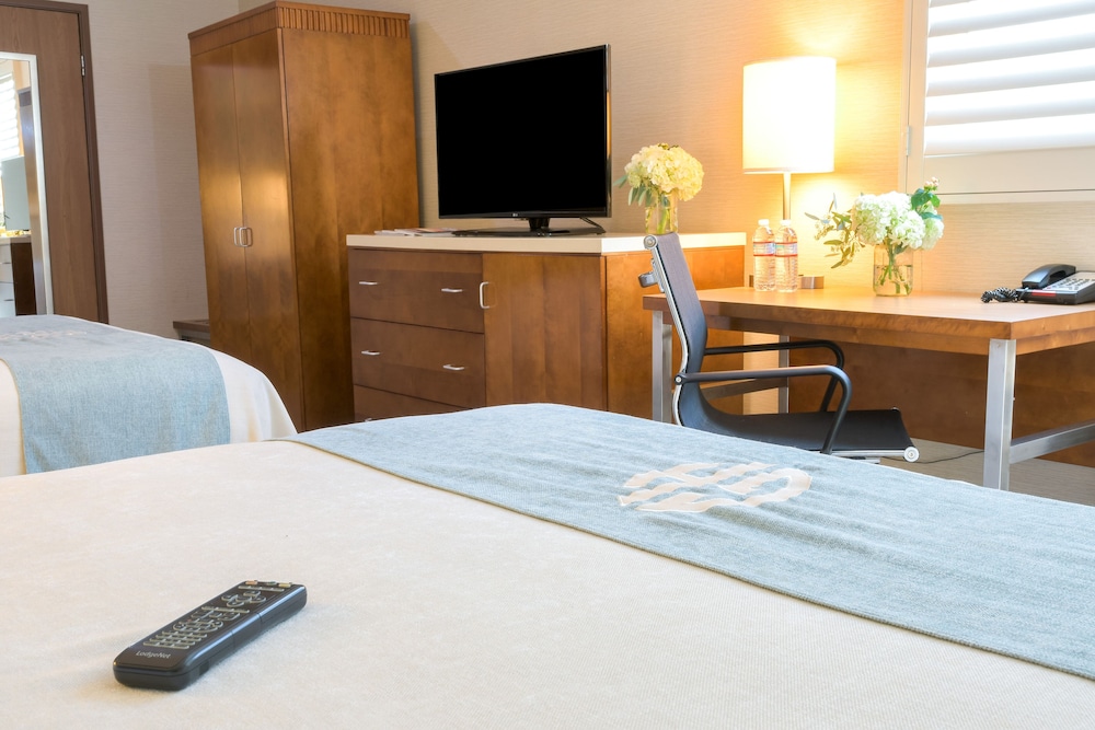Gateway Hotel Santa Monica 25/65