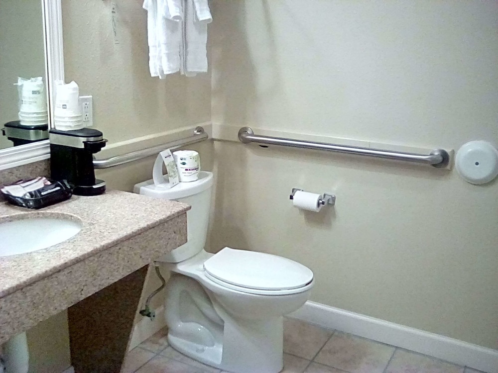 Best Western Plus MidAmerica Hotel 8/33