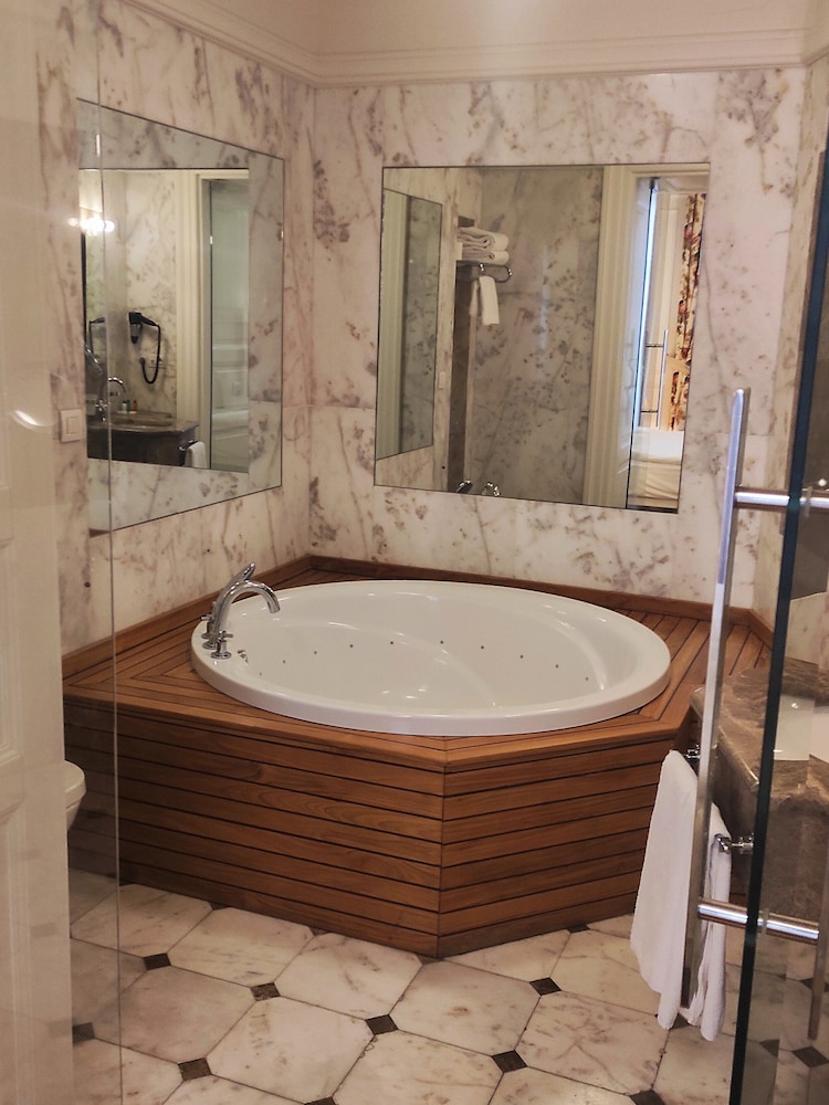 Corinne Hotel 47/50