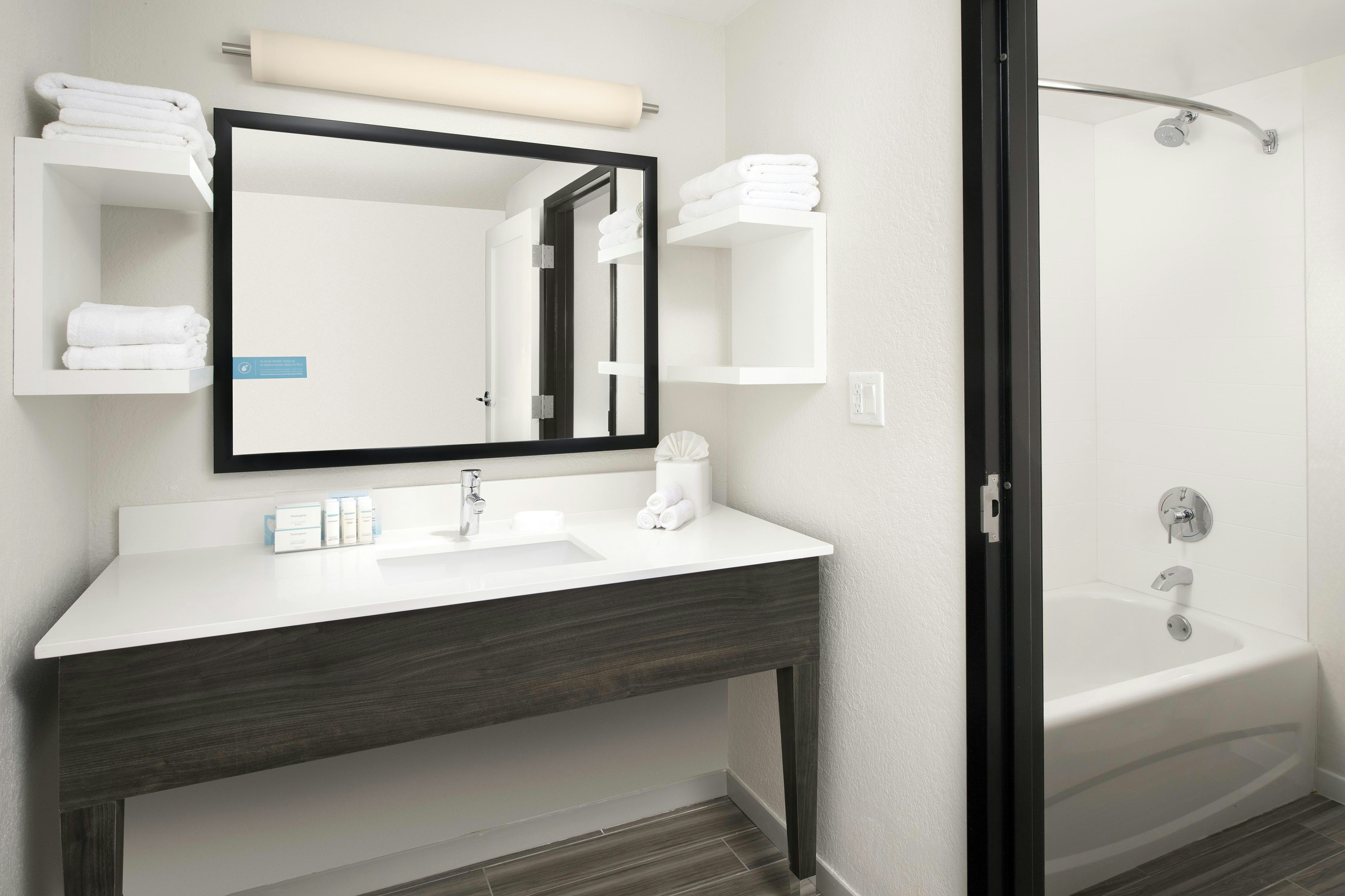 Suite, King Bed, Balcony