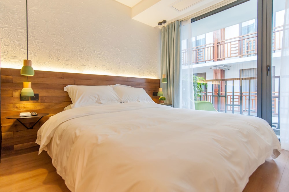 Hangzhou Backlighting Inn 12/45