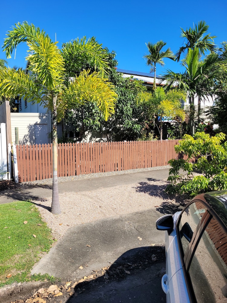 Paradise Travellers Rest 46/50
