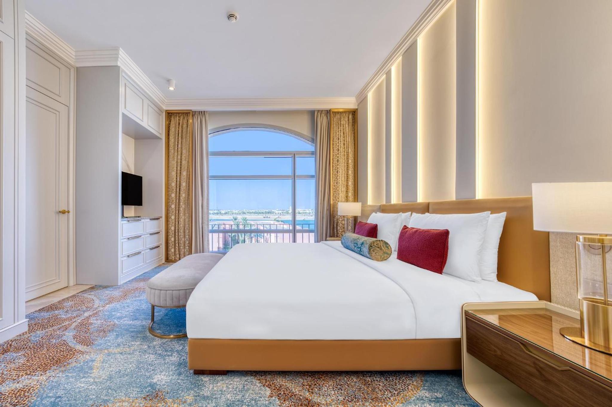 Suite, King Bed, Lagoon View